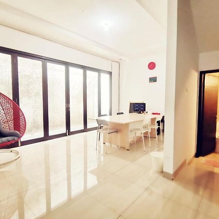 4-Bedroom Home In South Jakarta Nuansa Swadarma Residence By Le Ciel Hospitality Exterior foto