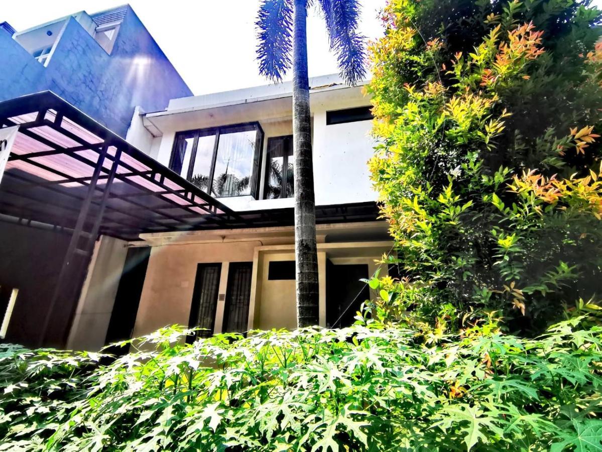 4-Bedroom Home In South Jakarta Nuansa Swadarma Residence By Le Ciel Hospitality Exterior foto