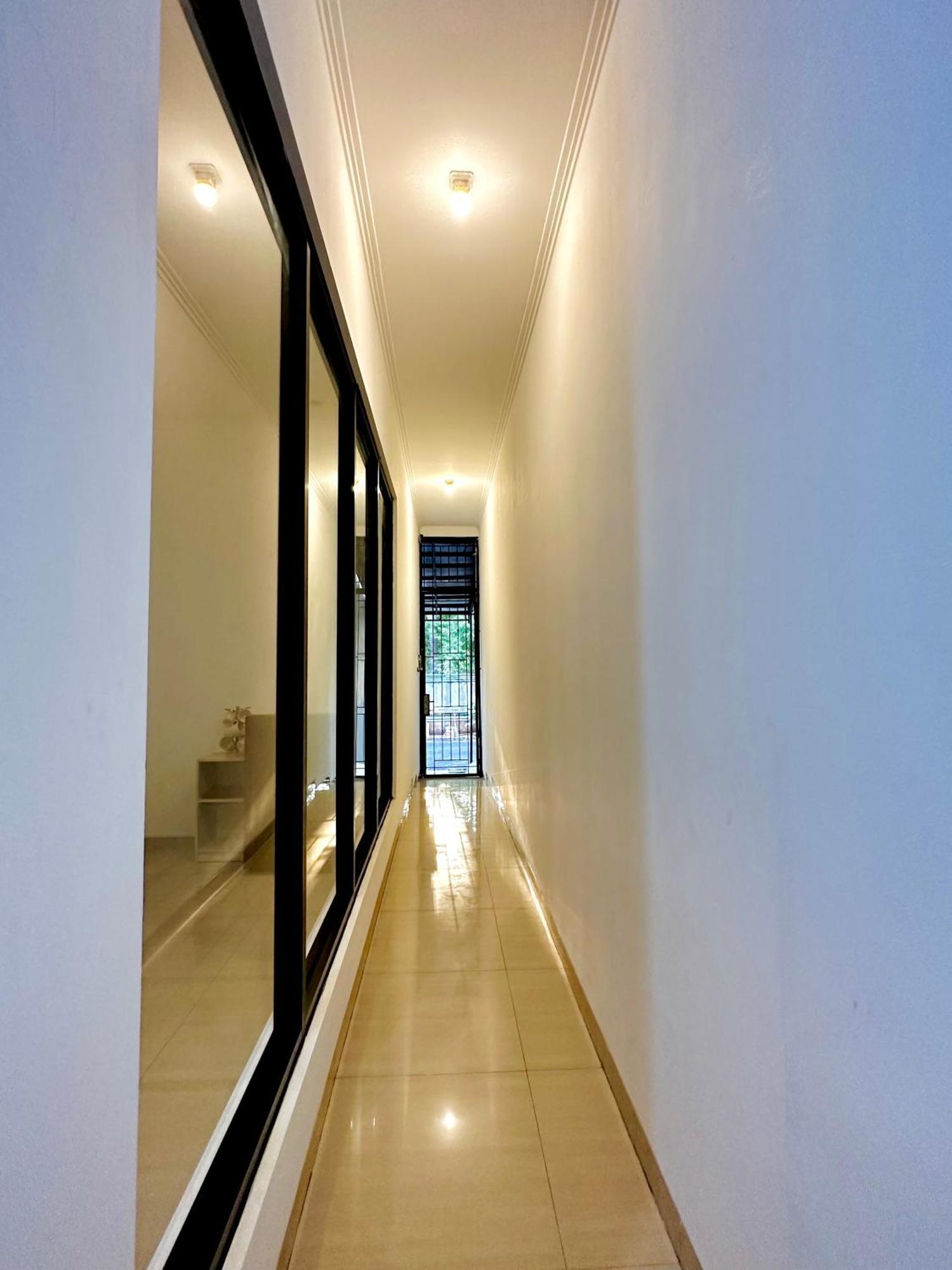 4-Bedroom Home In South Jakarta Nuansa Swadarma Residence By Le Ciel Hospitality Exterior foto