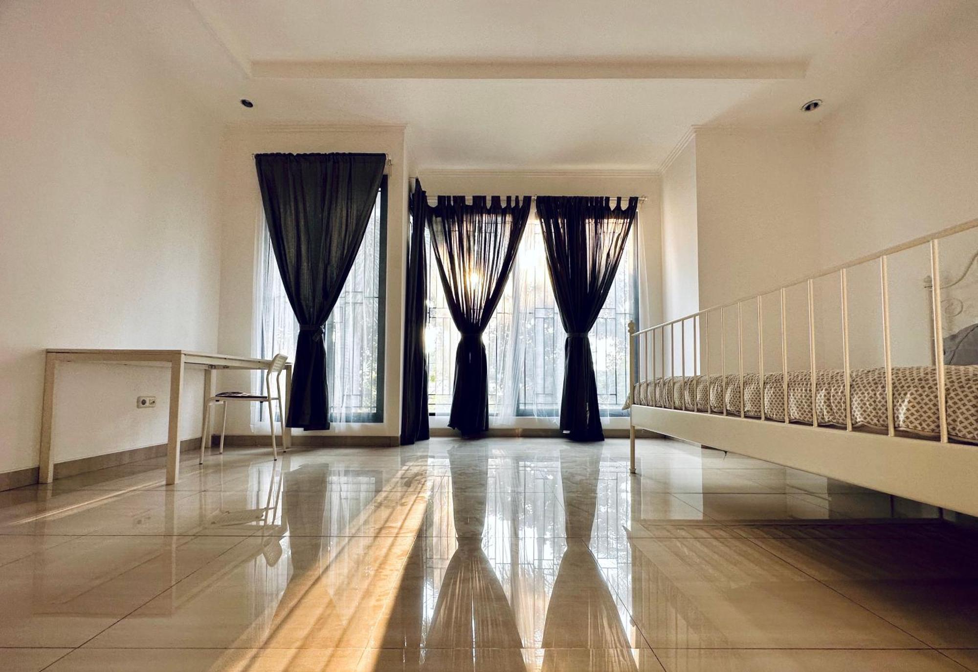 4-Bedroom Home In South Jakarta Nuansa Swadarma Residence By Le Ciel Hospitality Exterior foto