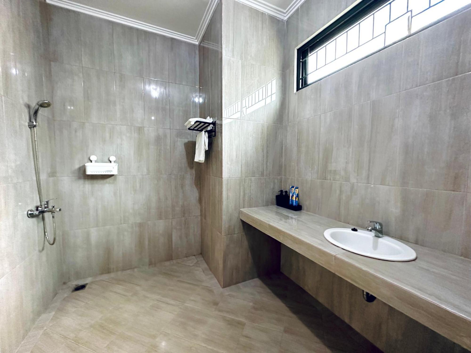 4-Bedroom Home In South Jakarta Nuansa Swadarma Residence By Le Ciel Hospitality Cameră foto
